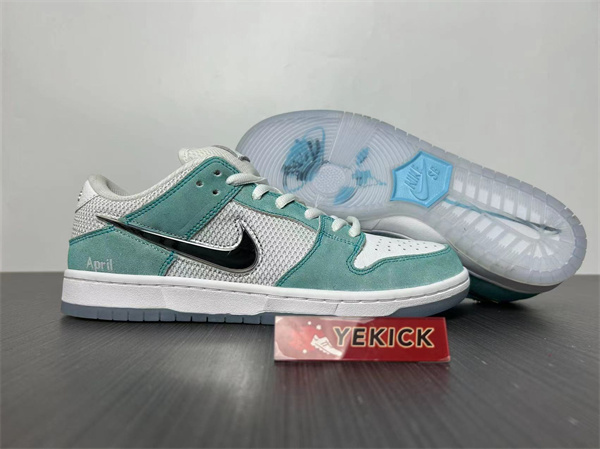 Nike SB Dunk Low FD2562-400
