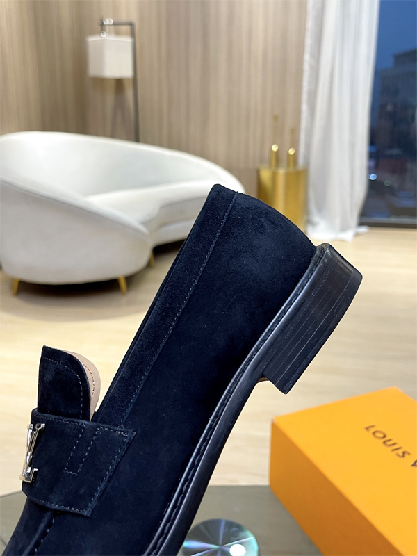 Lv Loafer 043