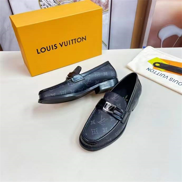 Lv Loafer 046