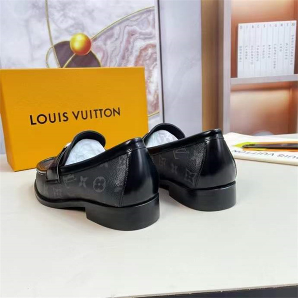 Lv Loafer 046