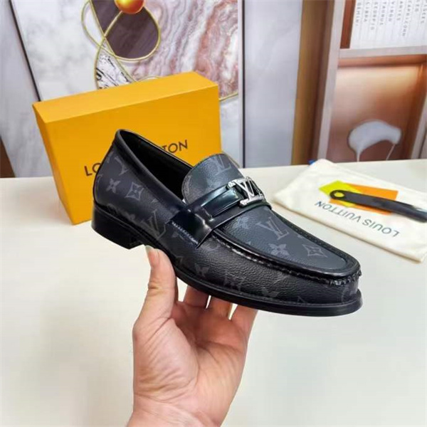 Lv Loafer 046