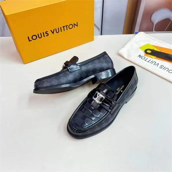 Lv Loafer 048