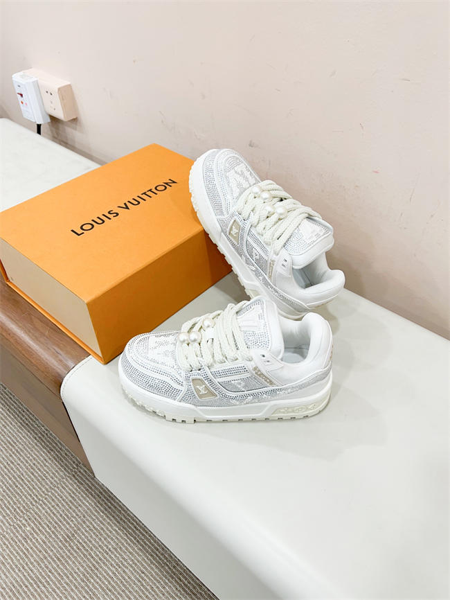 Lv Trainer Sneaker 42