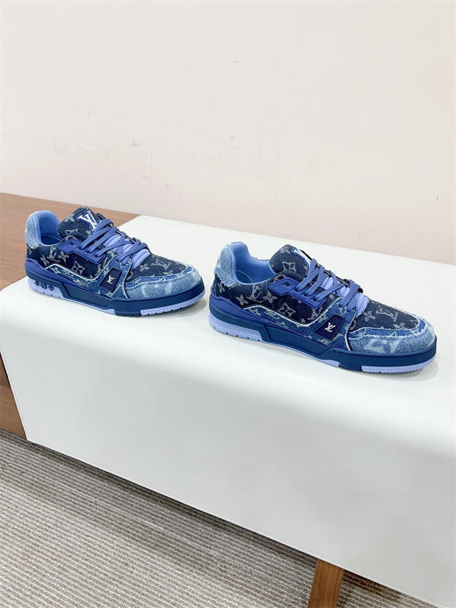 Lv Trainer Sneaker 44