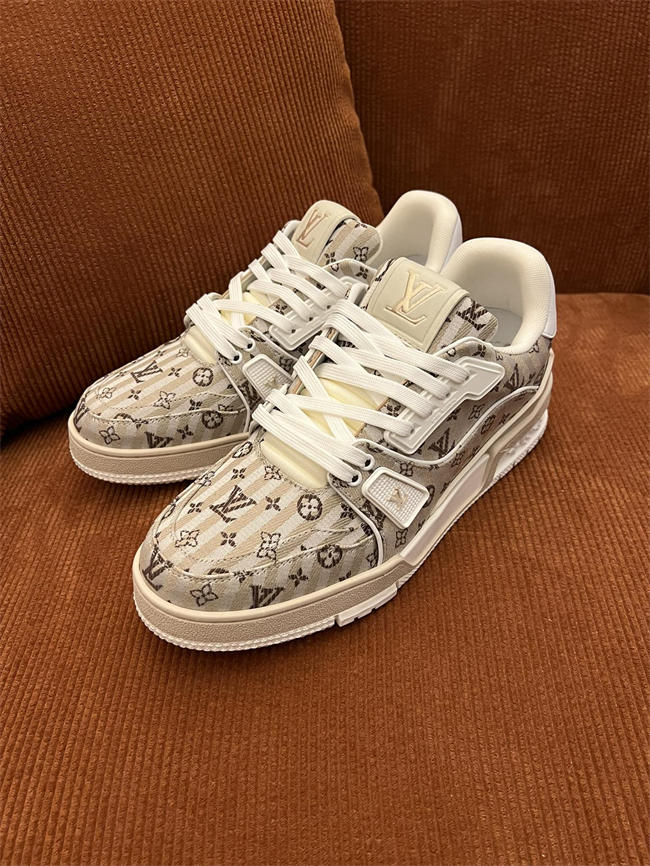 Lv Trainer Sneaker 80