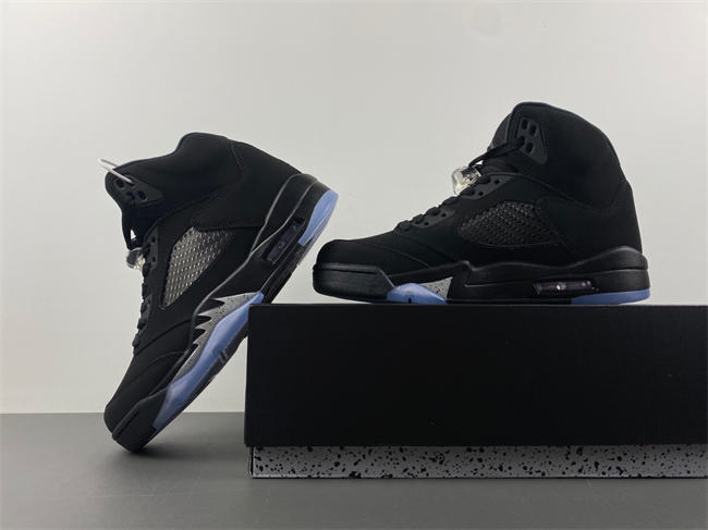 Air Jordan 5 “Black Cat“