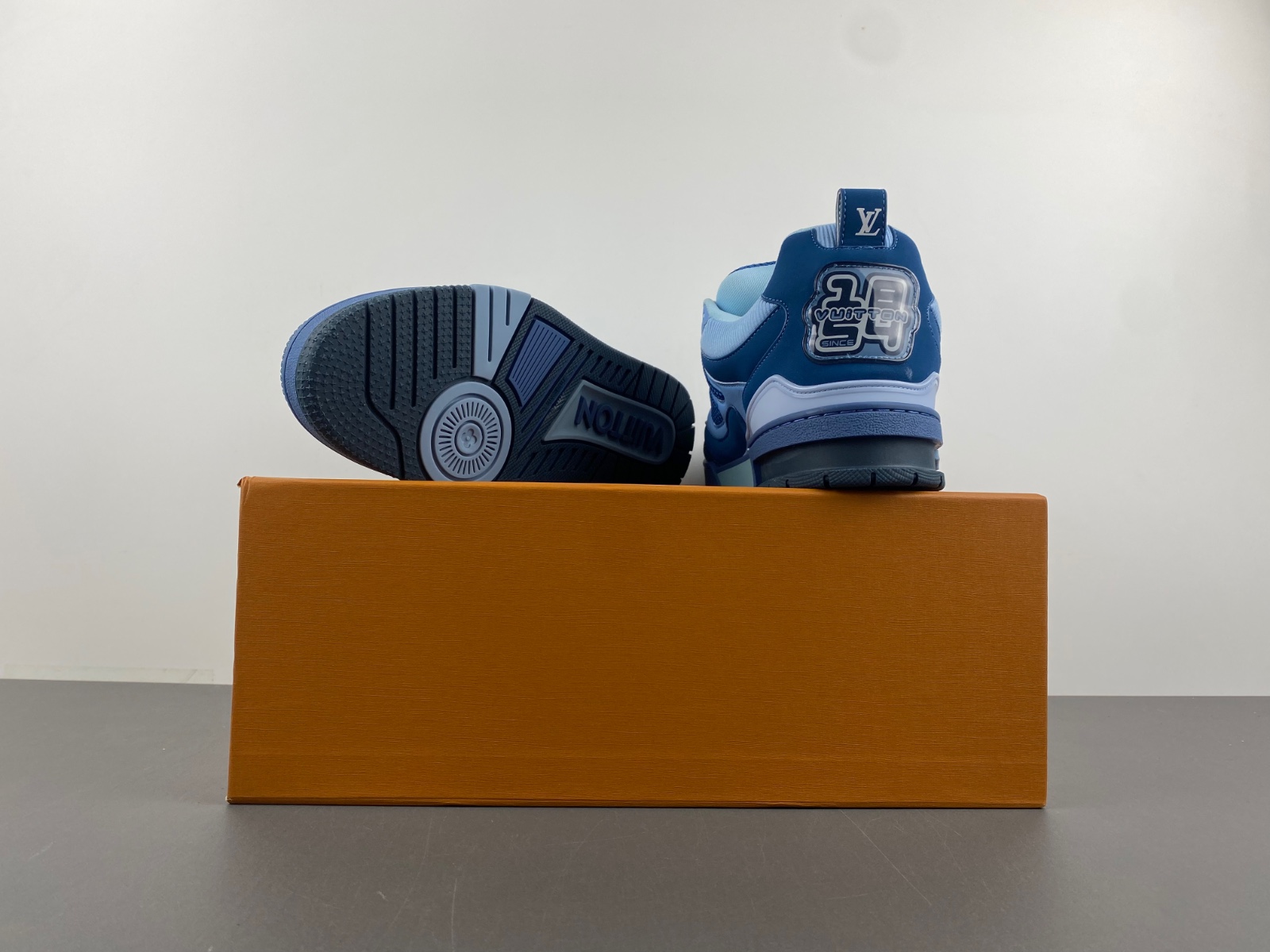 l0*is V*t0n lv trainer