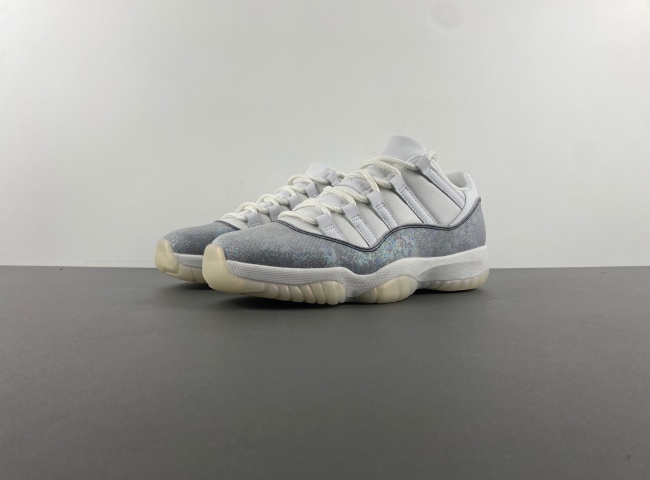 Air Jordan 11 Low 2025 HQ7000-001
